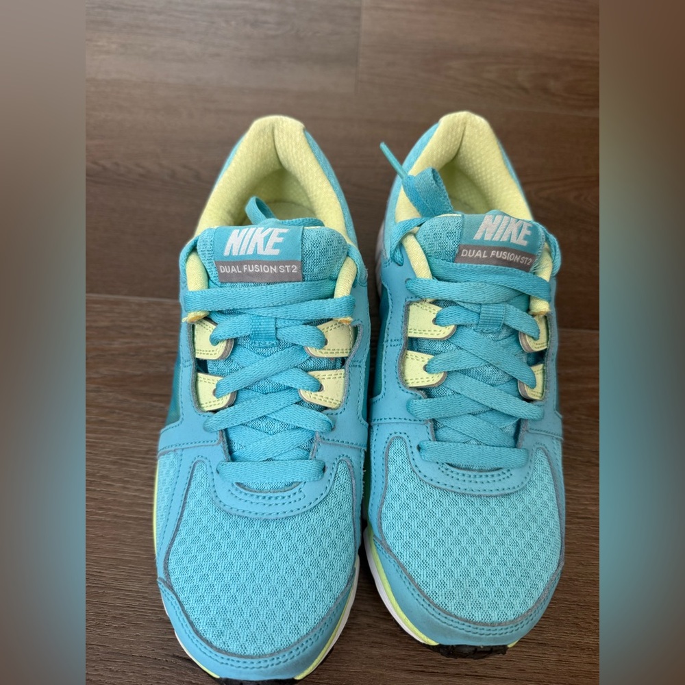 Women’s Nike Dual Fusion ST 2 Teal Yellow Sneakers - Picture 4 of 8